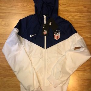 Nike womens USA SOCCER WINDBREAKER